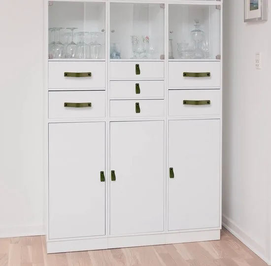 Leren handgrepen - Olijf groen - 2 stuks - 16,5 x 2,5 cm - incl. 3 kleuren schroeven - Groene handgrepen leer - Leren meubelgreep thumbnail 8