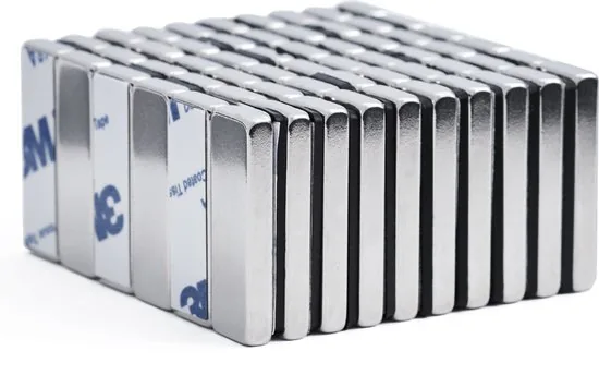 Brute Strength - Super sterke zelfklevende 3M magneetstrip - Vierkant - 30 x 10 x 4 mm - 60 Stuks - Messenmagneet - Blokmagneet - Afbeelding 1