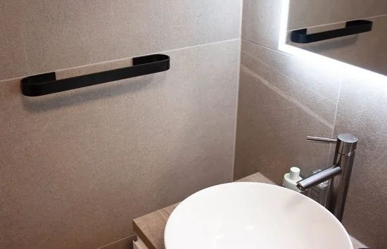 Handdoekhouder - 60 cm - Zelfklevend handdoekrek - Handdoekrek zwart - Handdoekrek badkamer - Handdoekstang -Gastendoekhouder - Handdoekhouders thumbnail 7